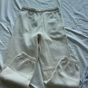 Aritzia Mega Fit Joggers
